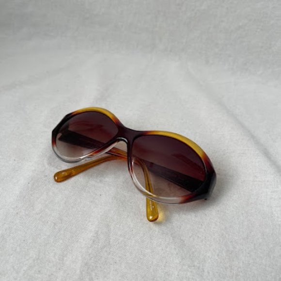 Oliver Peoples Casella Ombre Sunnies display picture 3